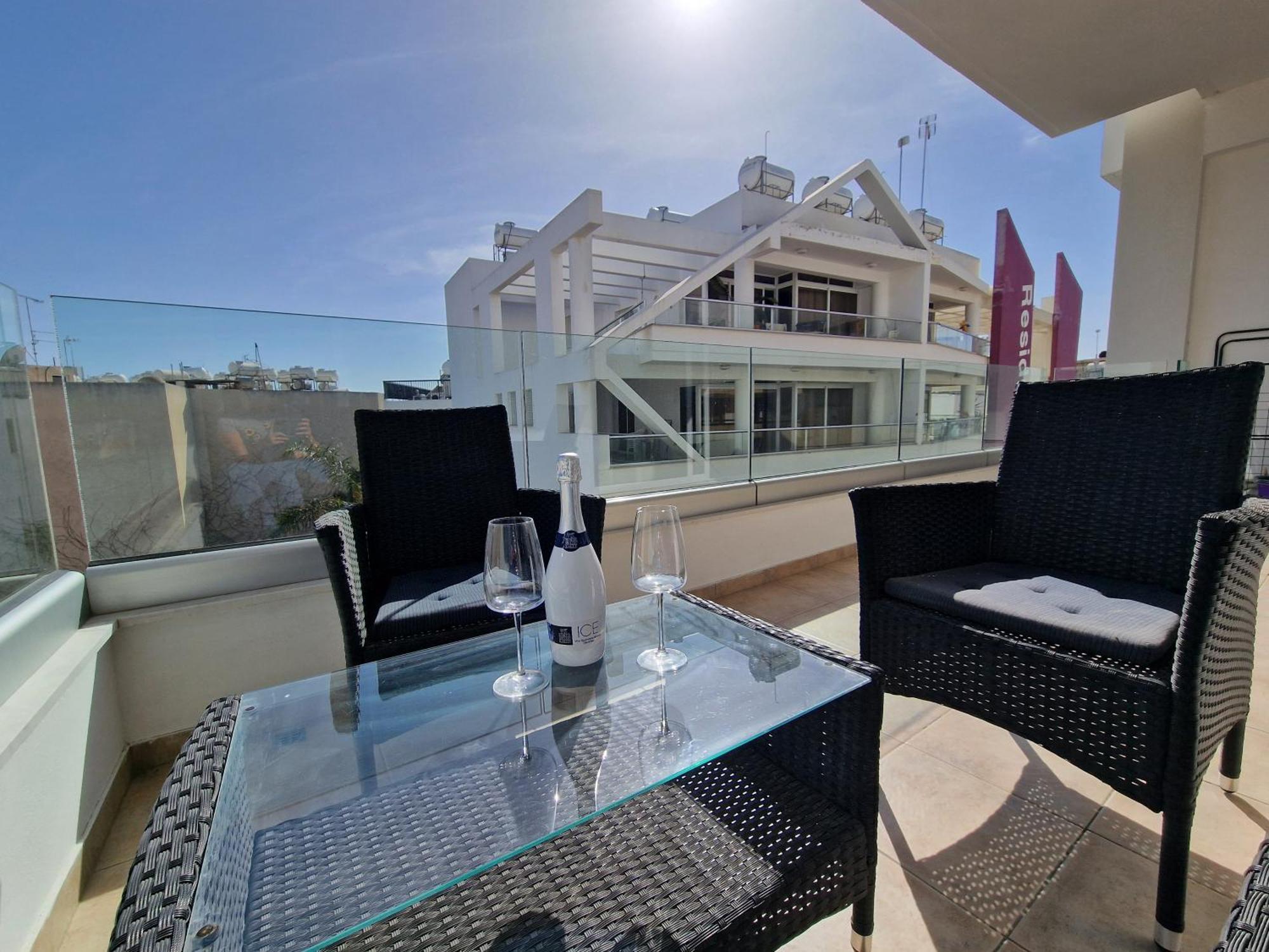 Tropical Paradise 200M From Finikoudes Beach Larnaca Exterior photo