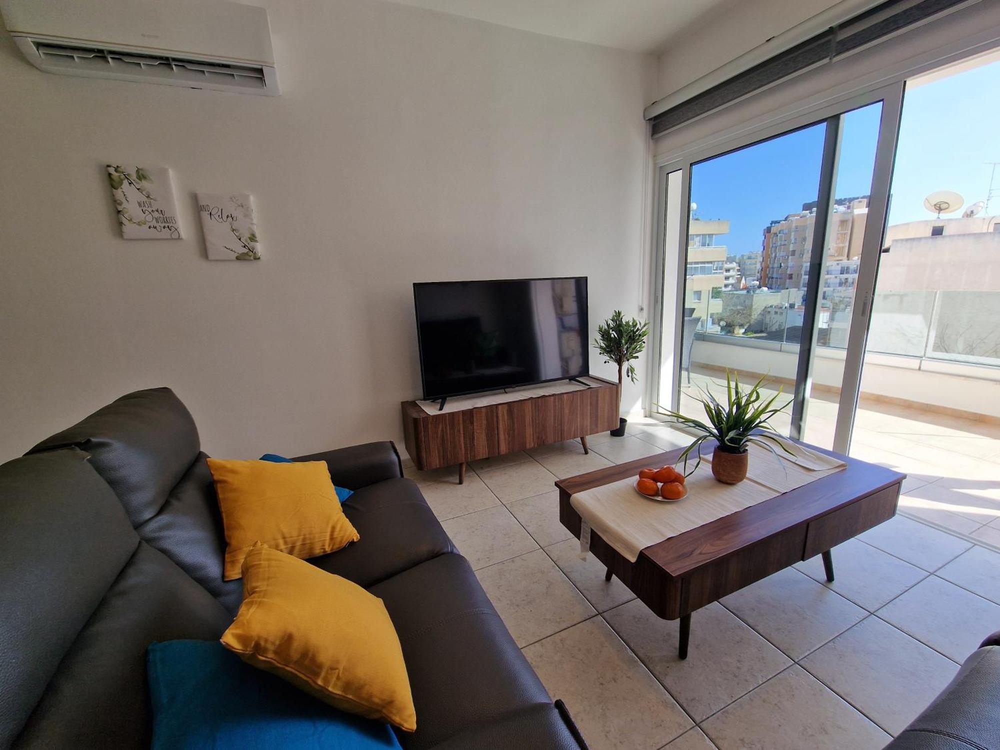 Tropical Paradise 200M From Finikoudes Beach Larnaca Exterior photo
