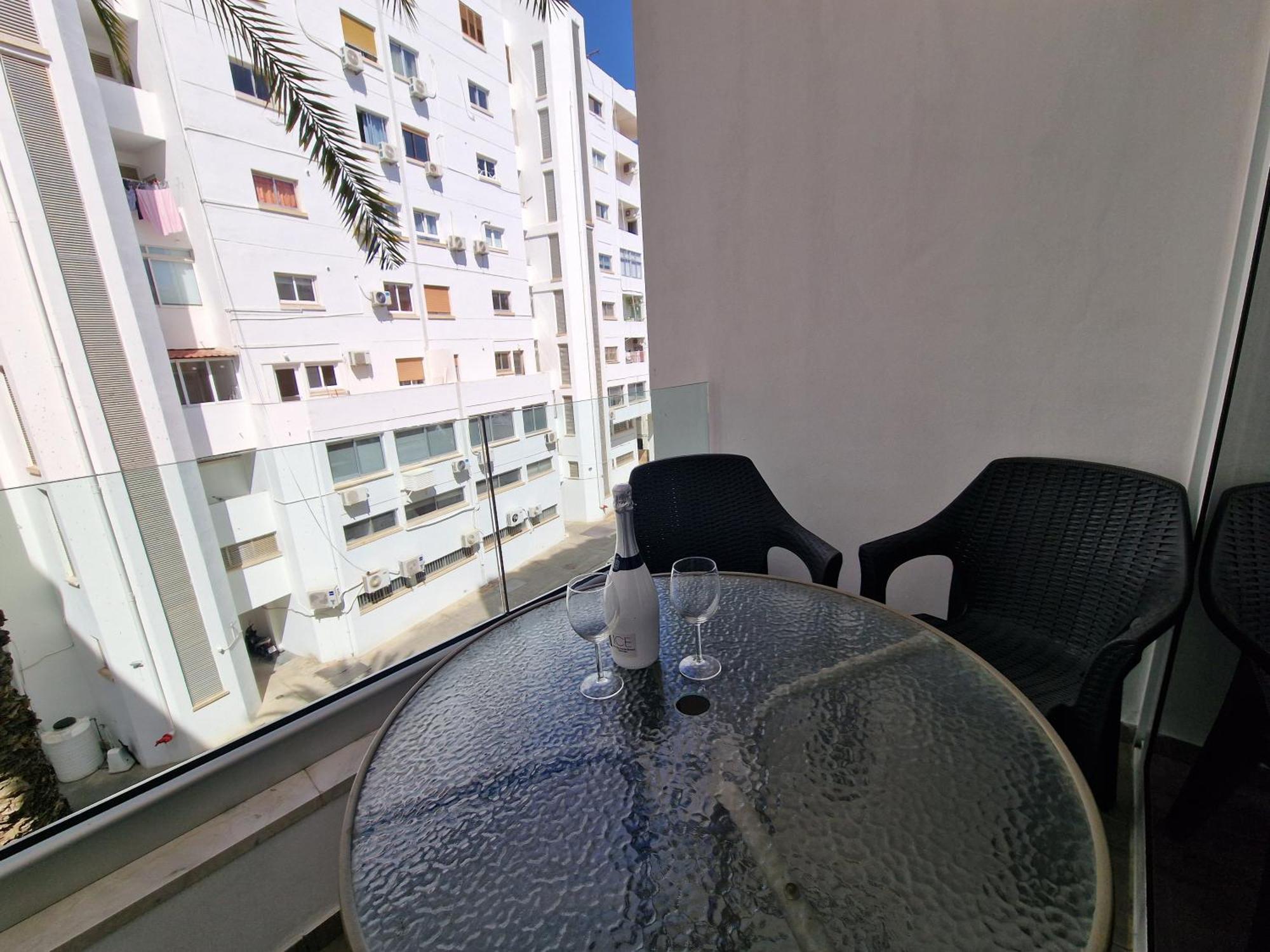 Tropical Paradise 200M From Finikoudes Beach Larnaca Exterior photo