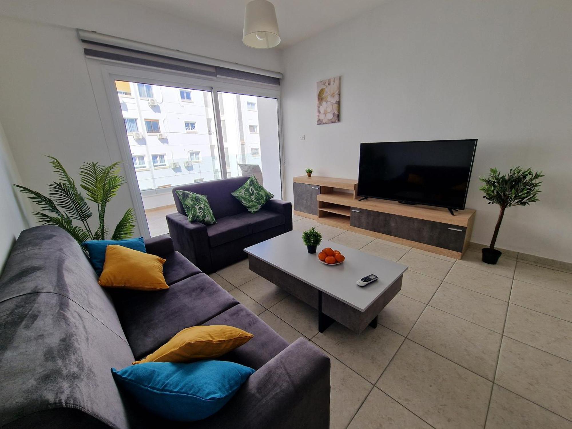 Tropical Paradise 200M From Finikoudes Beach Larnaca Exterior photo