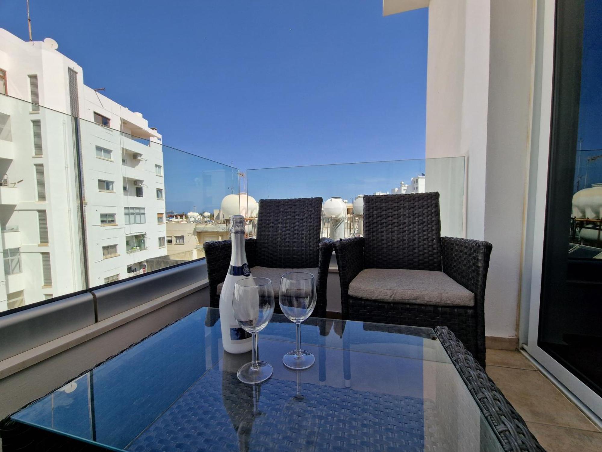 Tropical Paradise 200M From Finikoudes Beach Larnaca Exterior photo
