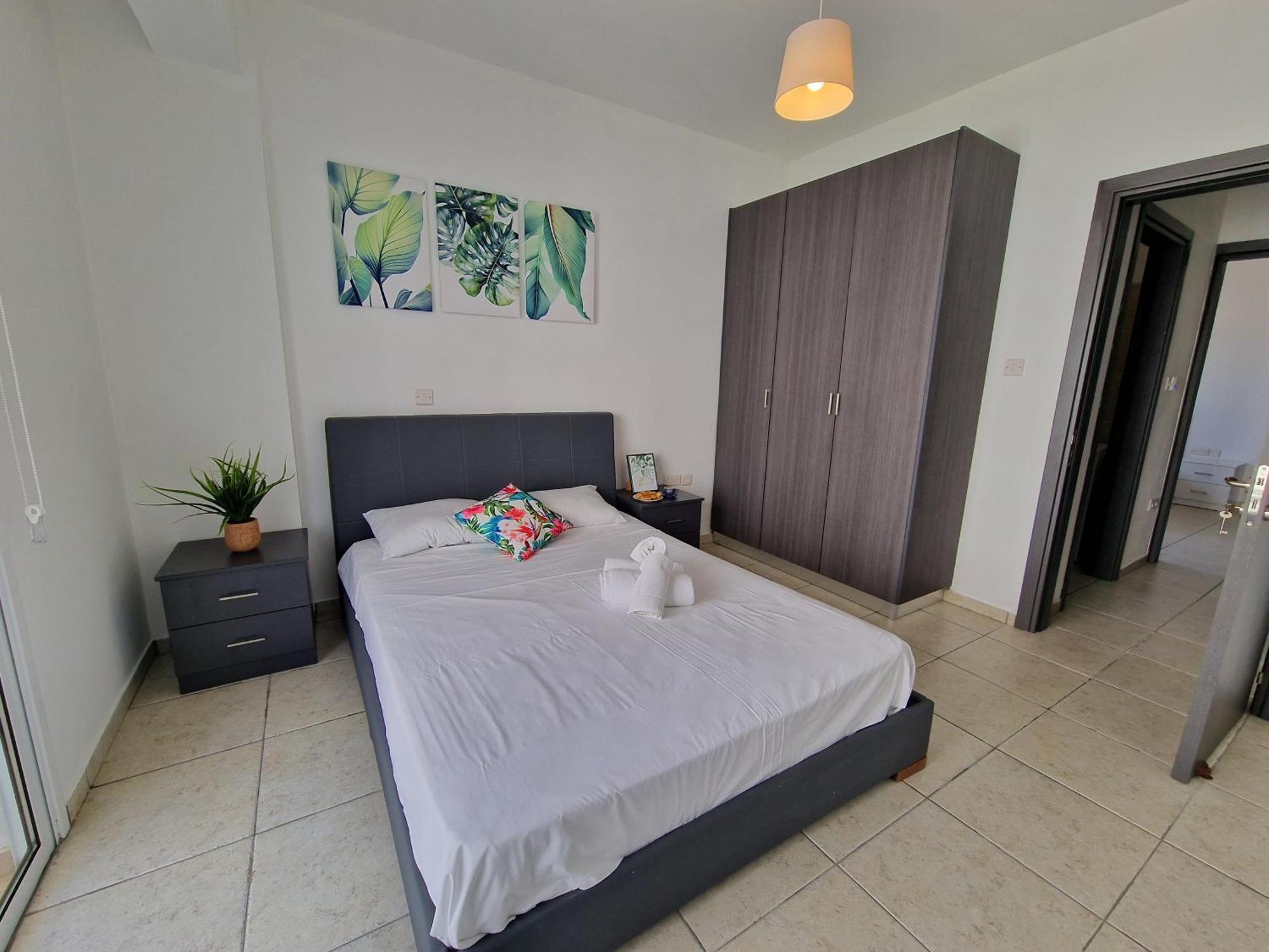 Tropical Paradise 200M From Finikoudes Beach Larnaca Exterior photo